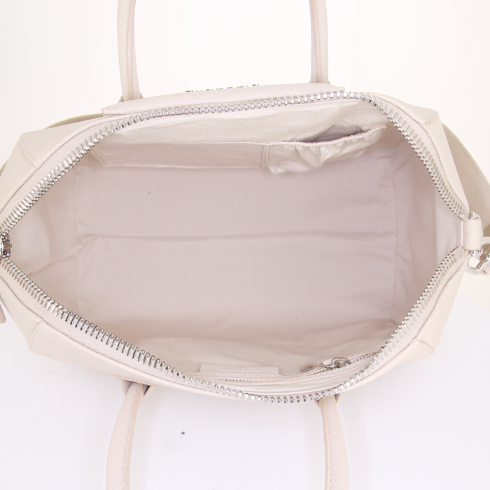 Sac porté épaule ou main Givenchy Antigona grand modèle en cuir grainé beige - Detail D3