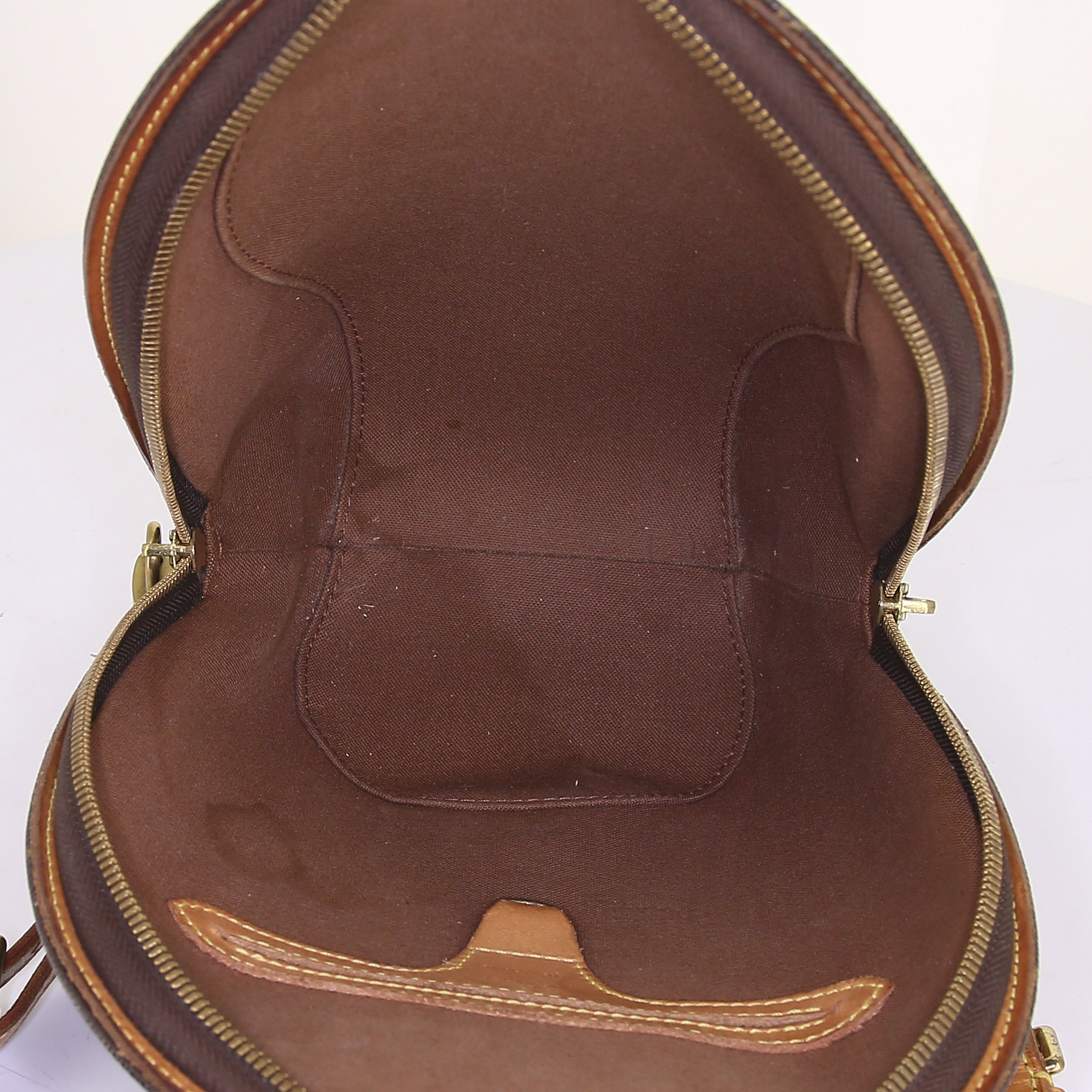 Sac à dos Louis Vuitton Ellipse en toile monogram marron et cuir naturel - Detail D2