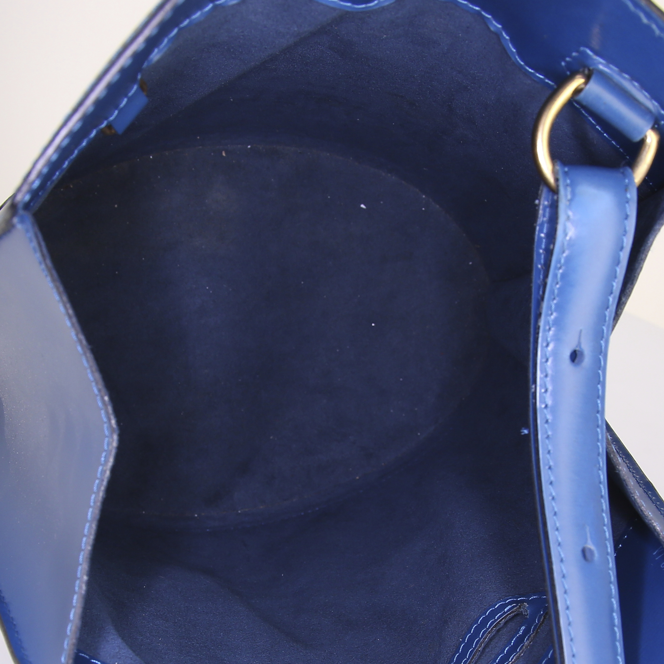 Sac à main Louis Vuitton Cluny en cuir épi bleu - Detail D2