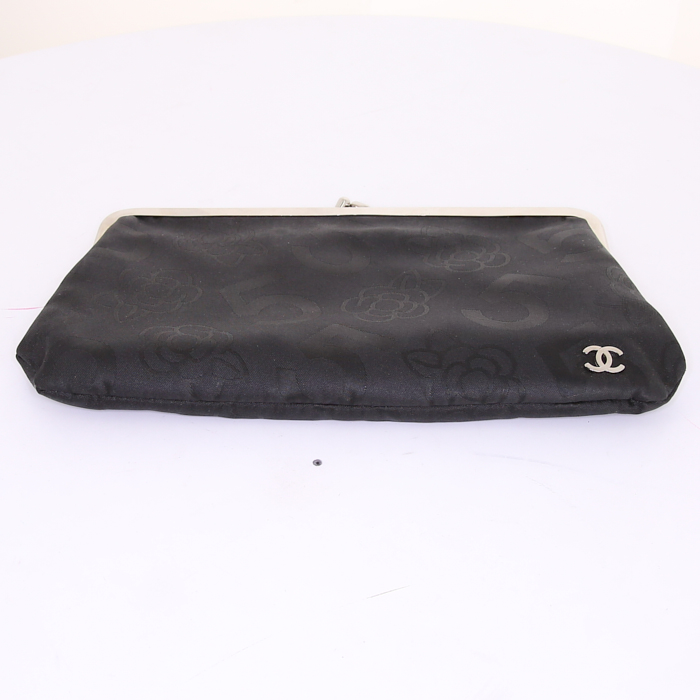 Bolsito de mano Chanel Camelia - Wallet en tela monogram negra - Detail D3