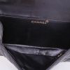 Bolso de mano Chanel Timeless en cuero acolchado negro - Detail D2 thumbnail