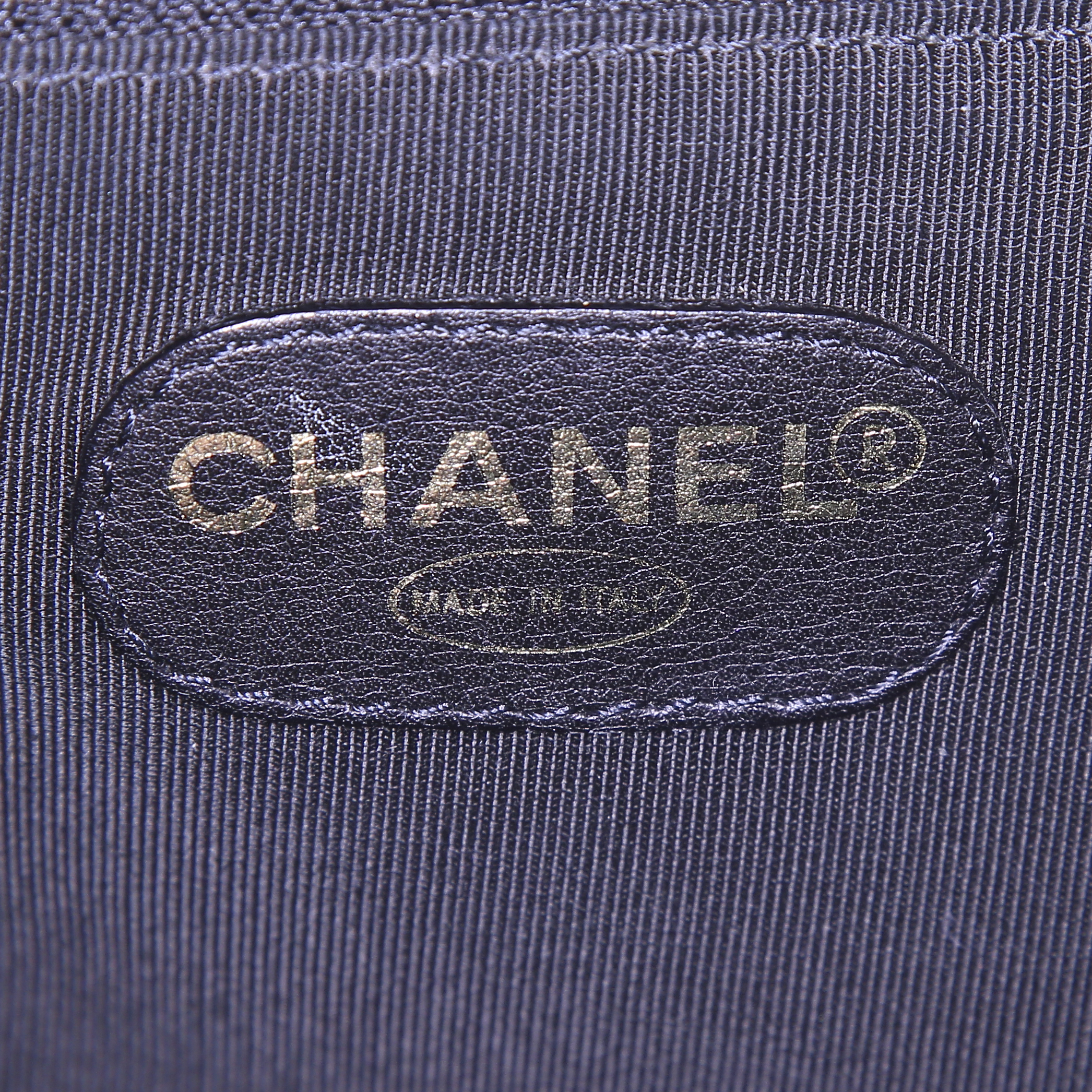 Chanel Vintage backpack in black leather - Detail D3