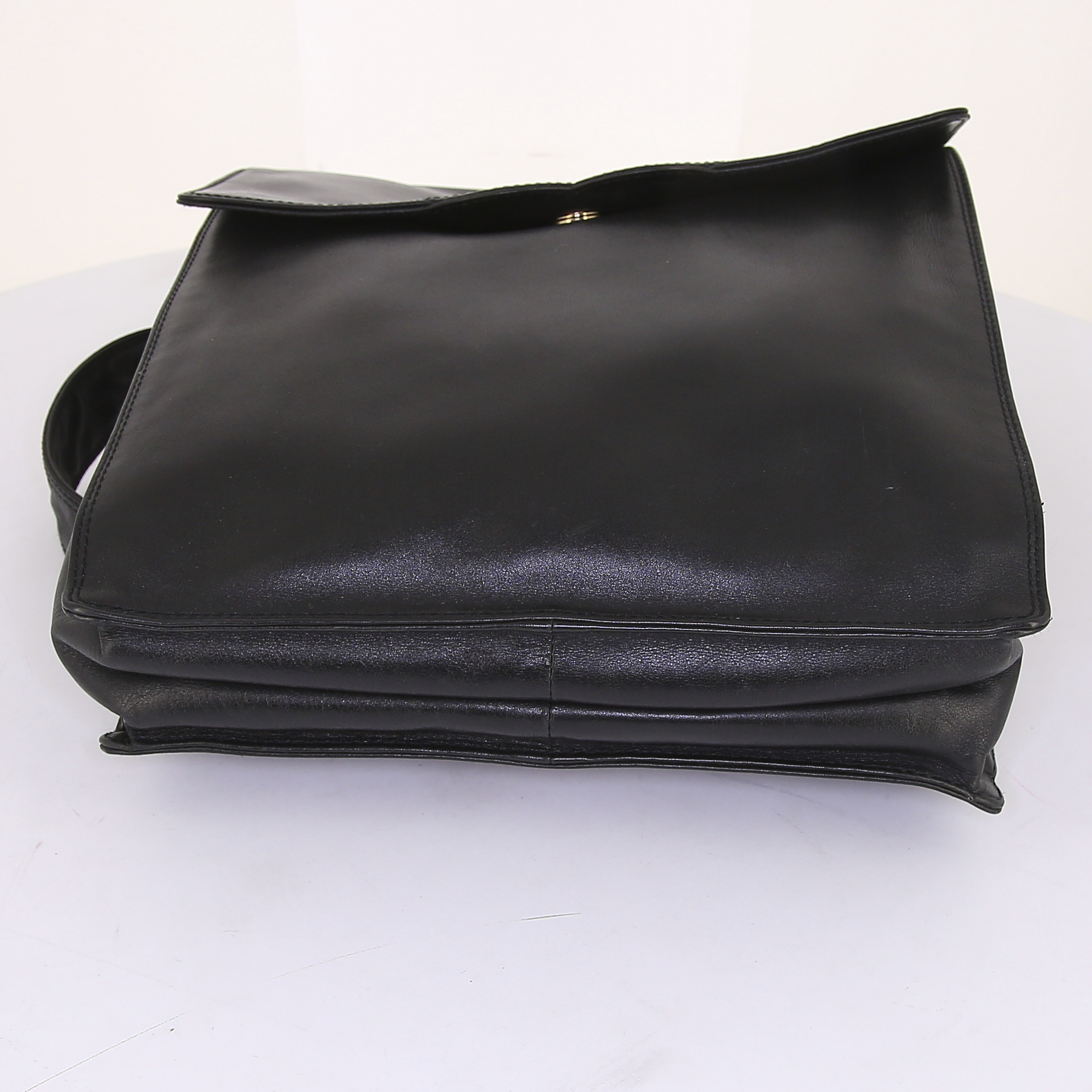 Sac à dos Chanel Vintage en cuir noir - Detail D4