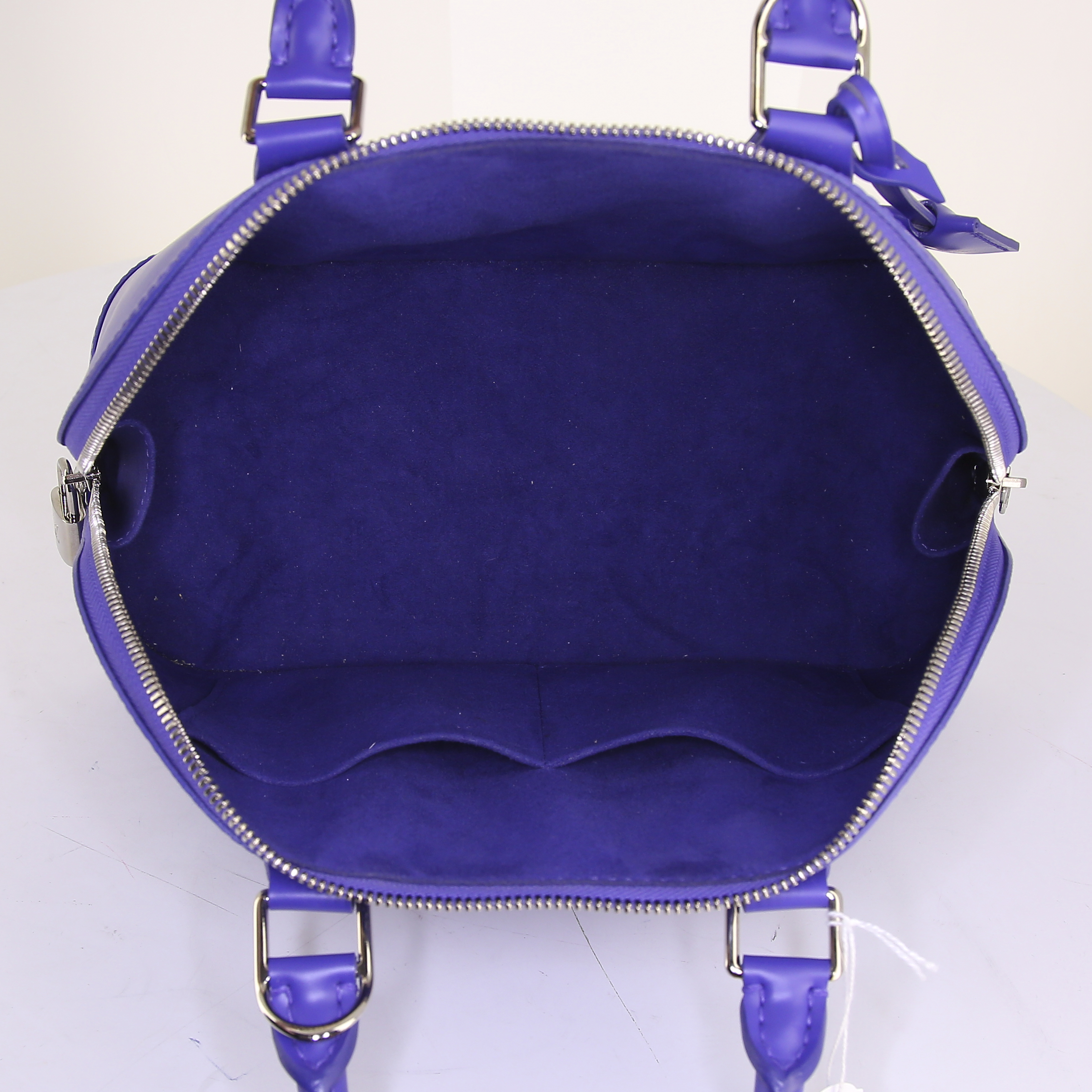 Louis Vuitton Alma handbag in purple Anemone epi leather - Detail D2