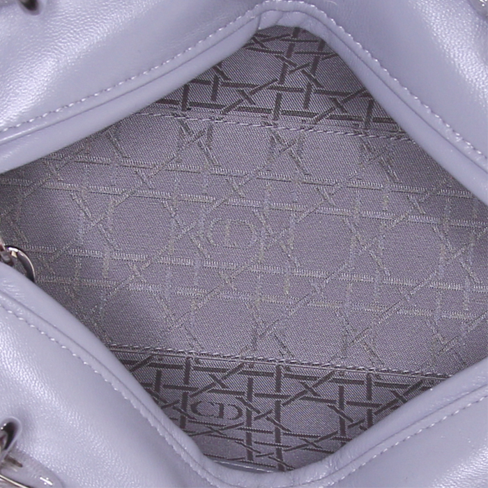 Sac à main Dior Lady Dior moyen modèle en cuir cannage gris - Detail D3