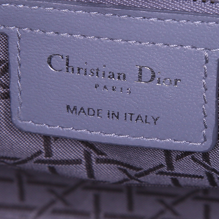 Sac à main Dior Lady Dior moyen modèle en cuir cannage gris - Detail D4