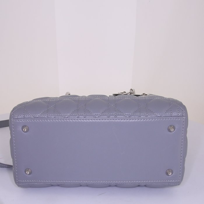 Dior Lady Dior medium model handbag in grey leather cannage - Detail D5