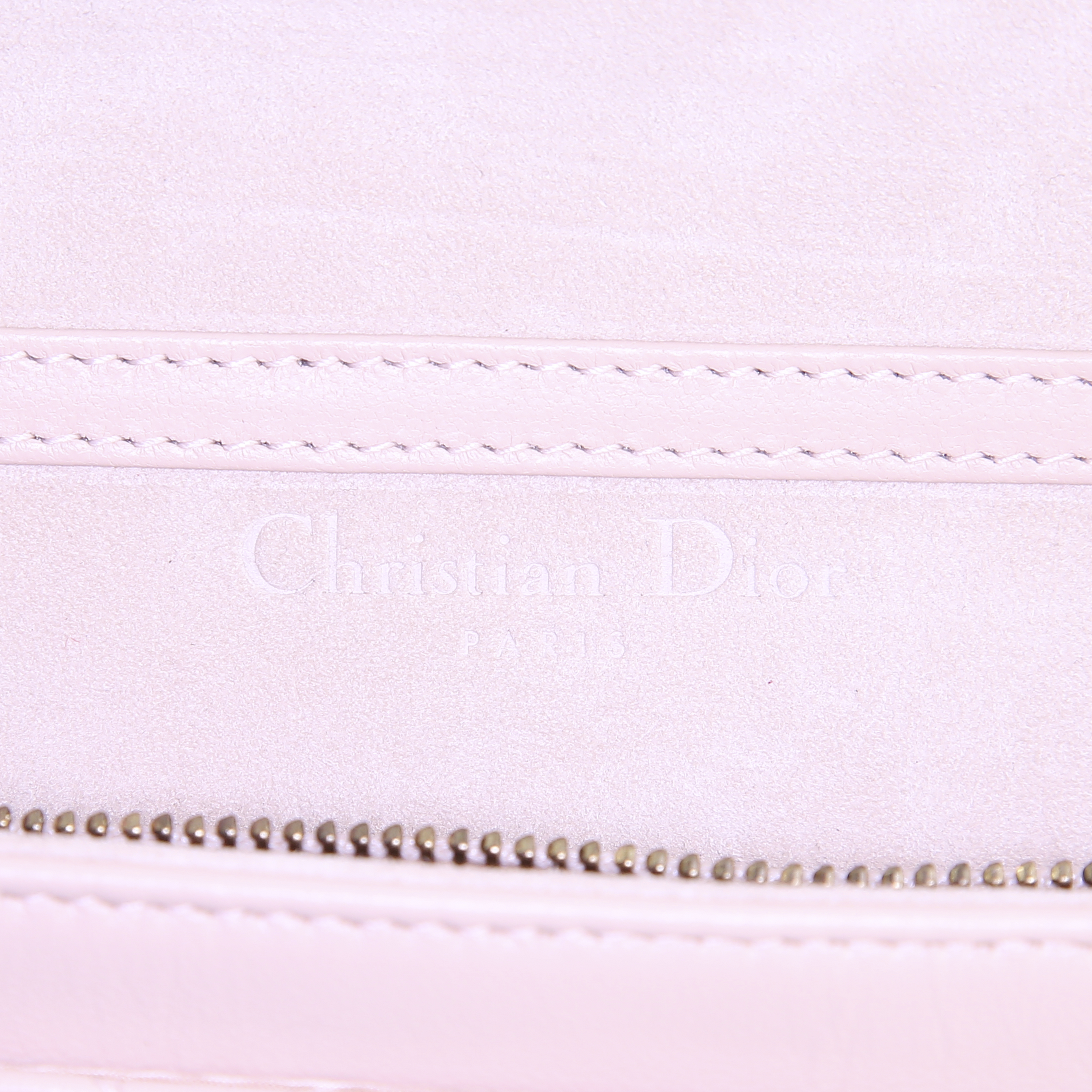 Sac bandoulière Dior Dioraddict en cuir rose-pale - Detail D3