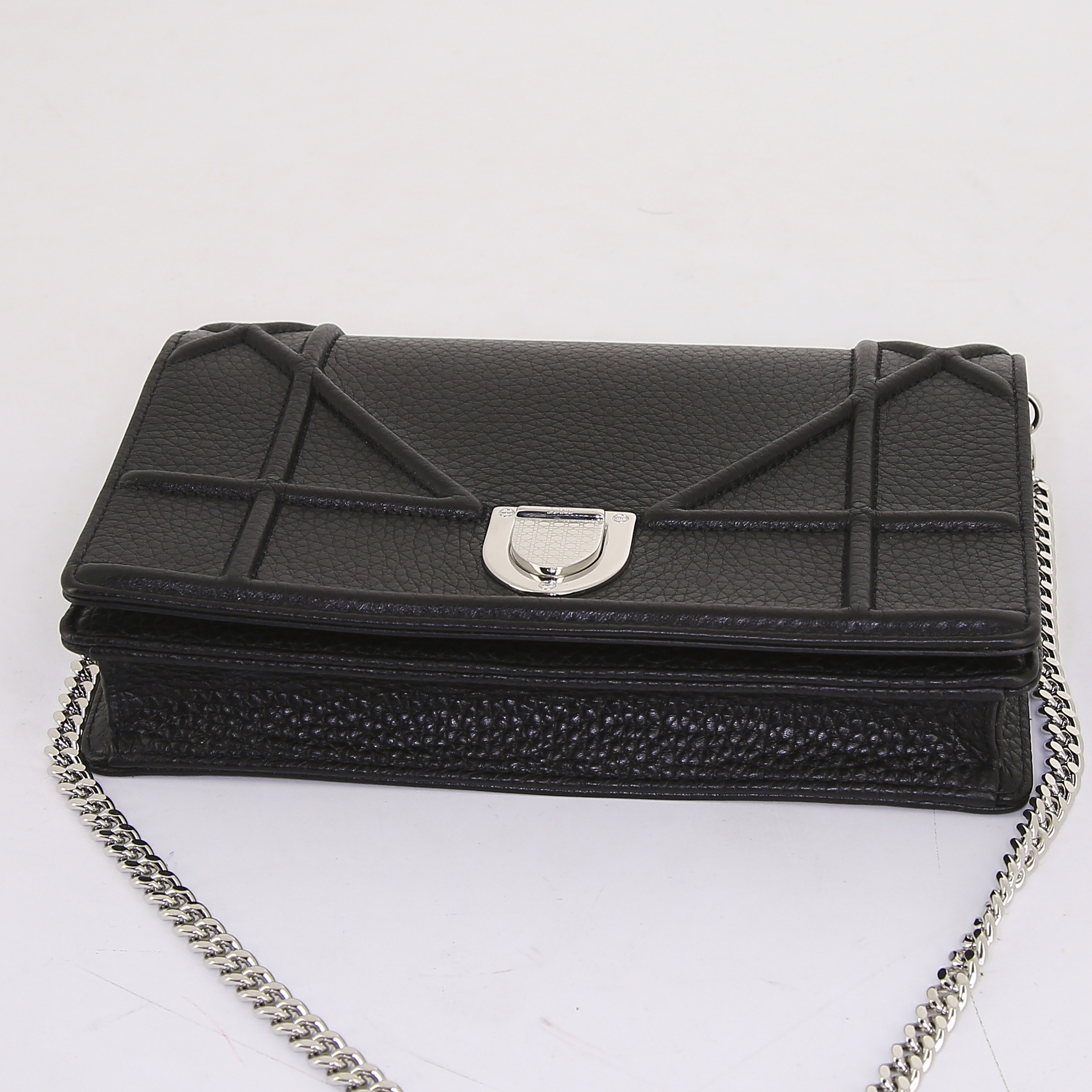 Bolso/bolsito Dior Diorama Wallet on Chain en cuero granulado negro - Detail D4