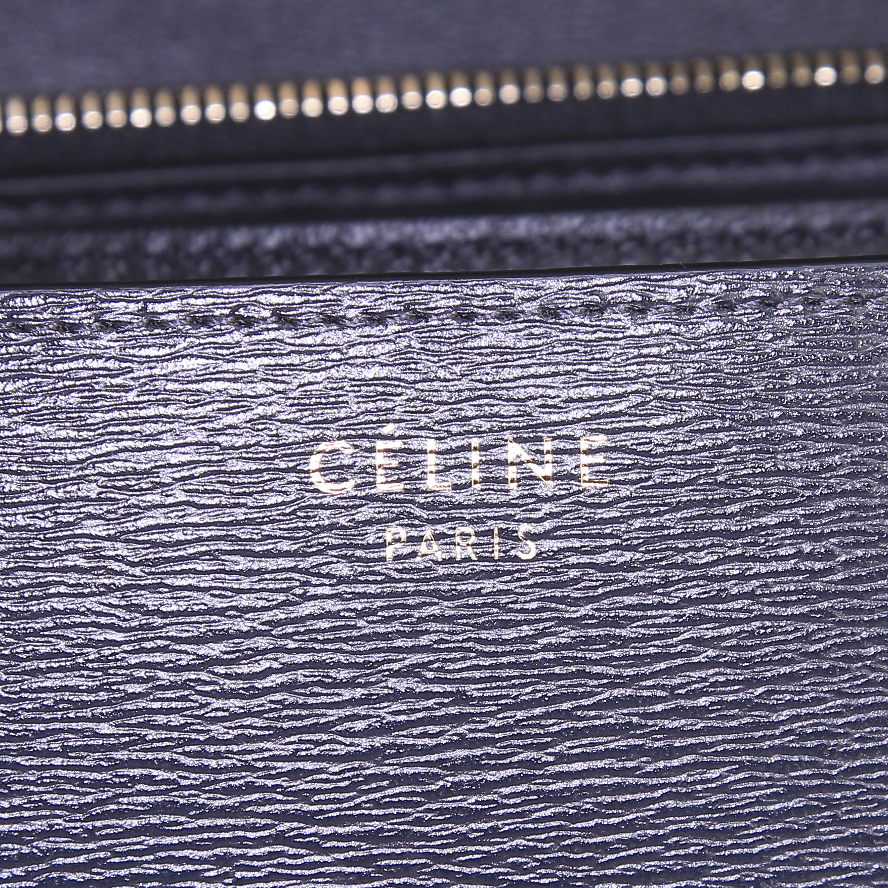 Bolso de mano Celine Classic Box modelo mediano en cuero granulado gris antracita - Detail D3
