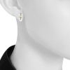 Paire de boucles d'oreilles époque années 80 Vintage en or jaune et perles - Detail D1 thumbnail