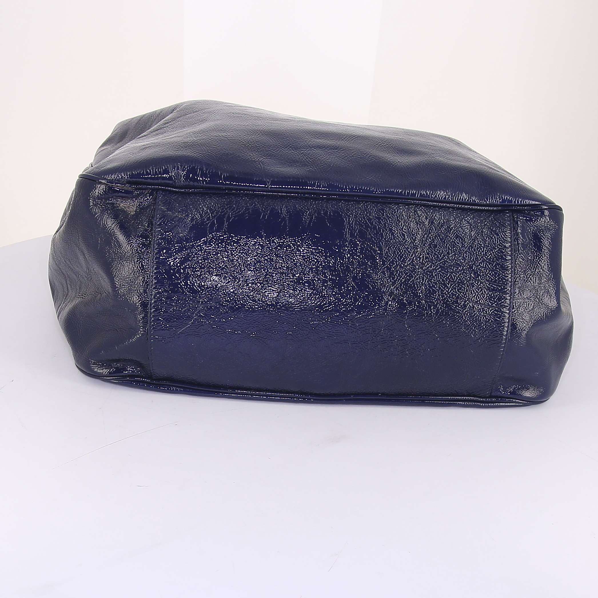 Saint Laurent Roady shopping bag in blue patent leather - Detail D4