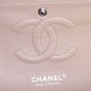 Bolso de mano Chanel Timeless en charol acolchado beige - Detail D4 thumbnail