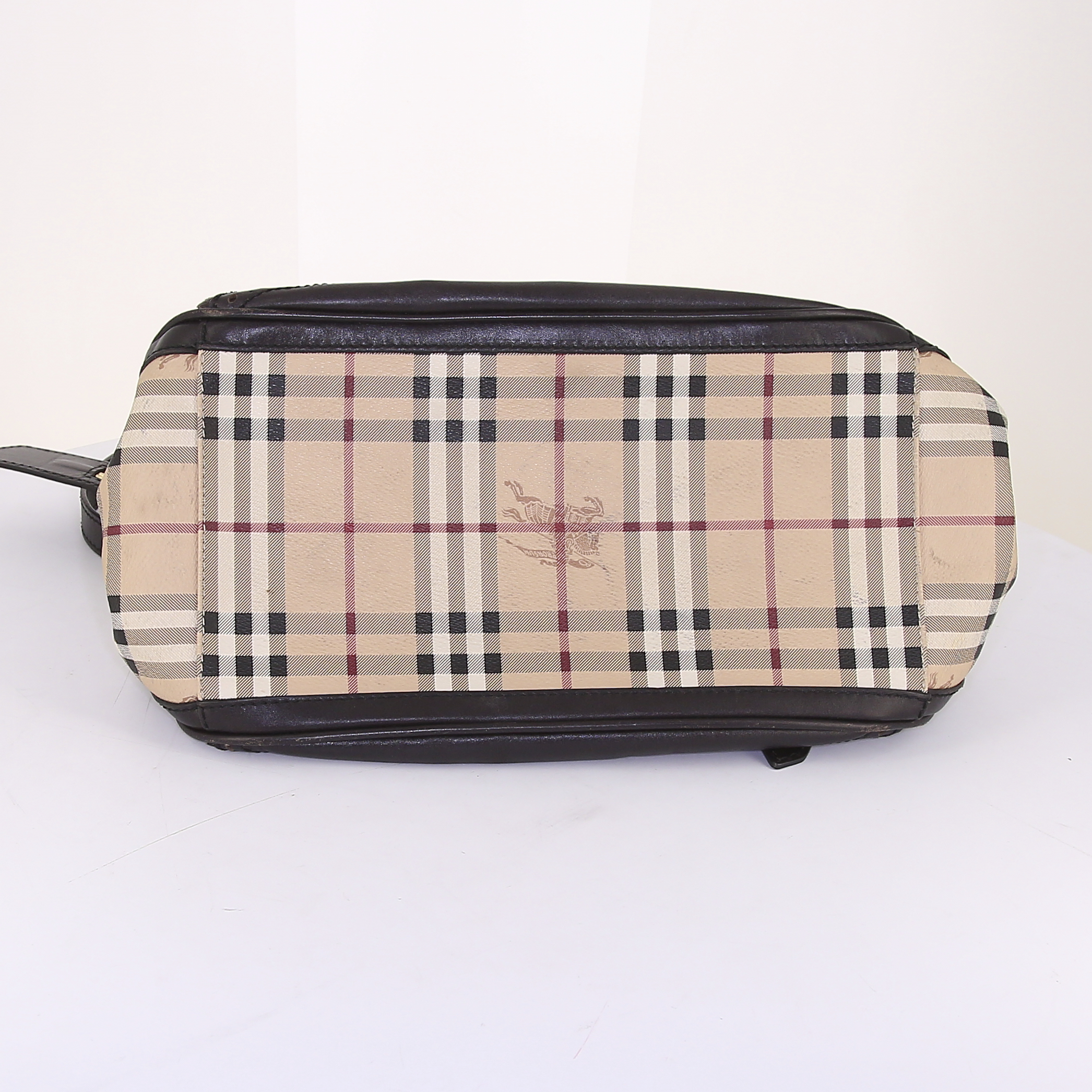 Burberry Ellers shoulder bag in beige Haymarket canvas and brown leather - Detail D5