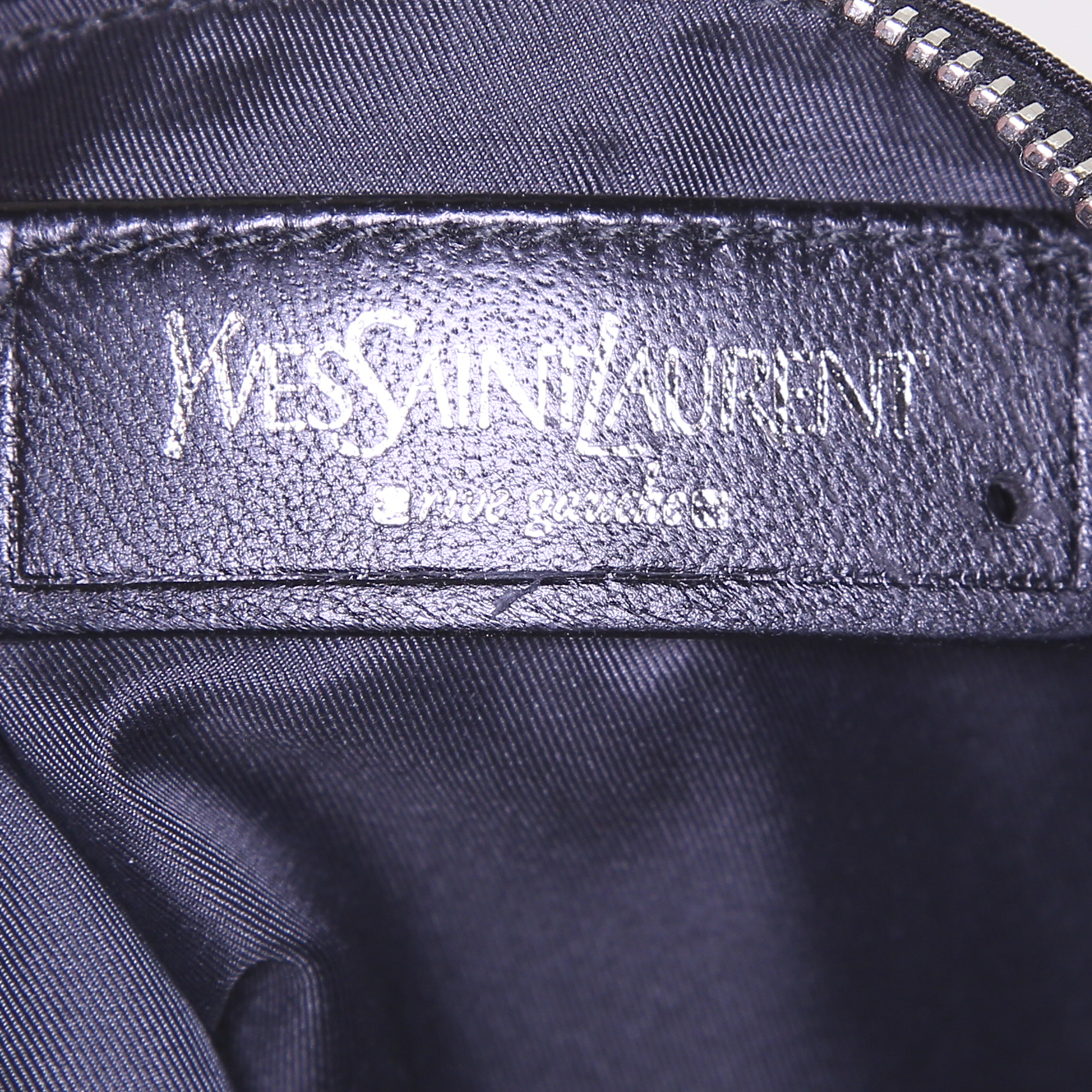 Sac à main Yves Saint Laurent Muse grand modèle en toile et cuir noire - Detail D3