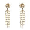 Paire de pendants d'oreilles Chanel Baroque en or jaune,  perles et nacre blanche et en diamants - 00pp thumbnail