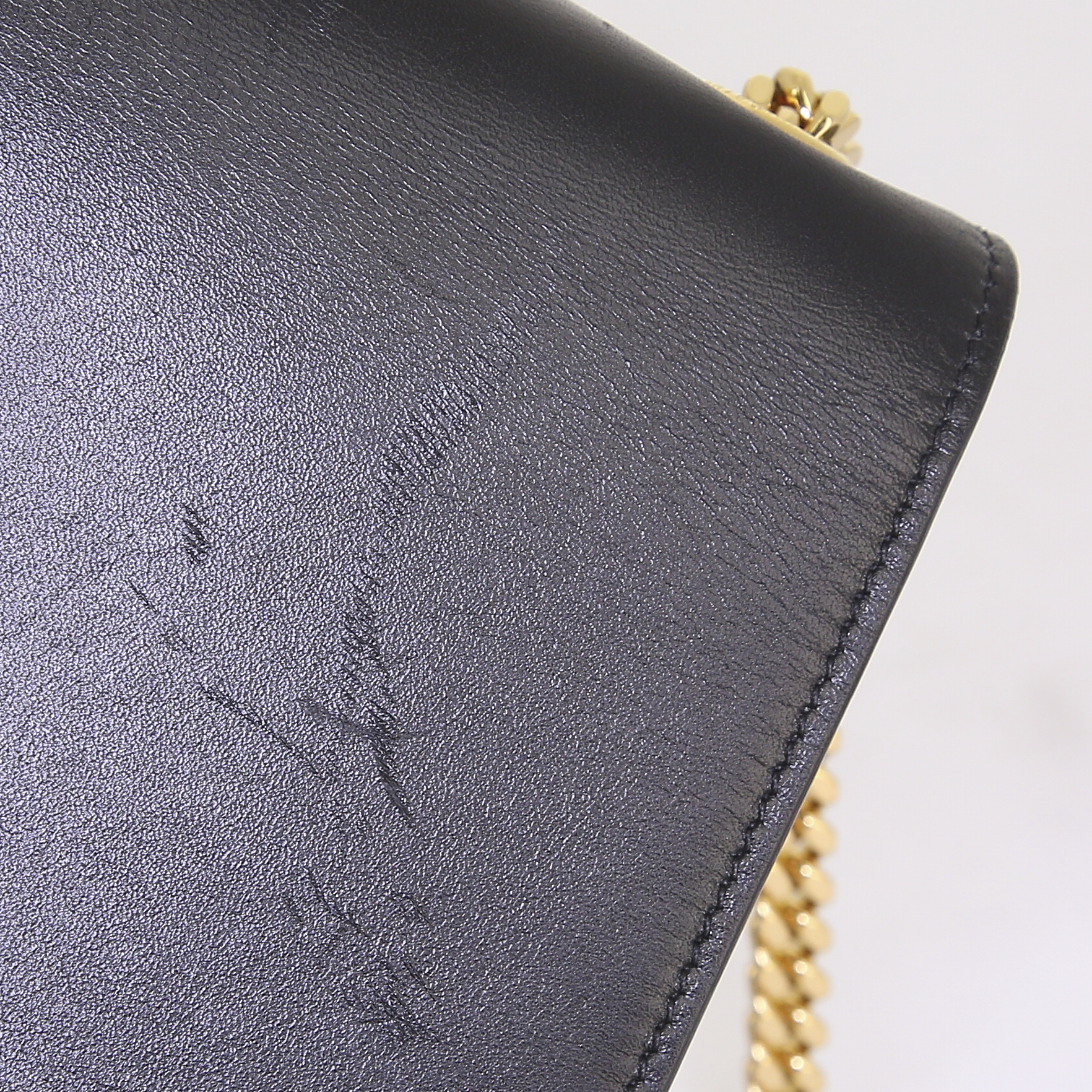 Saint Laurent Kate shoulder bag in black leather - Detail D5