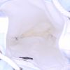 Bolso para llevar al hombro Chanel Sac à dos en lona blanca y azul - Detail D2 thumbnail