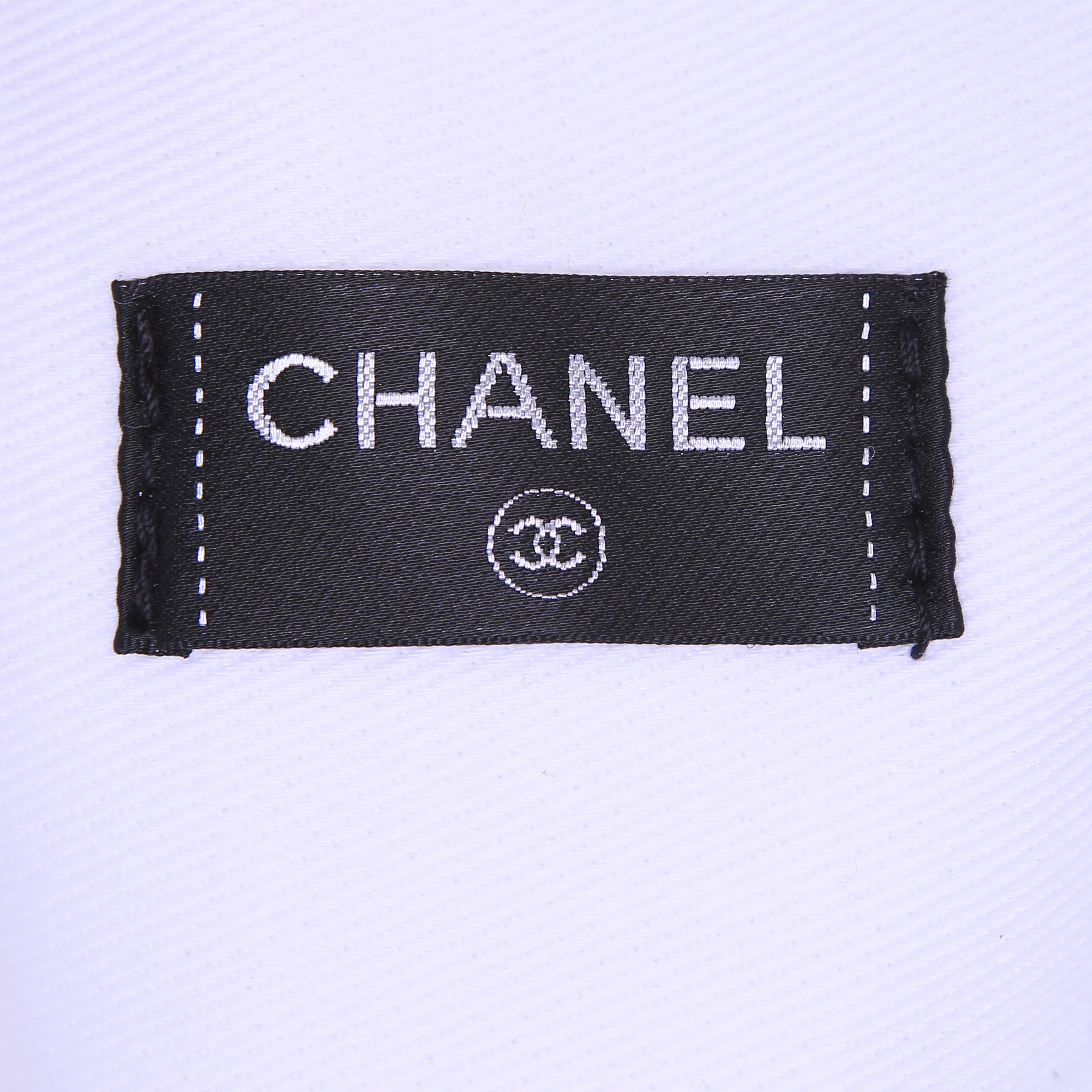Bolso para llevar al hombro Chanel Sac à dos en lona blanca y azul - Detail D3