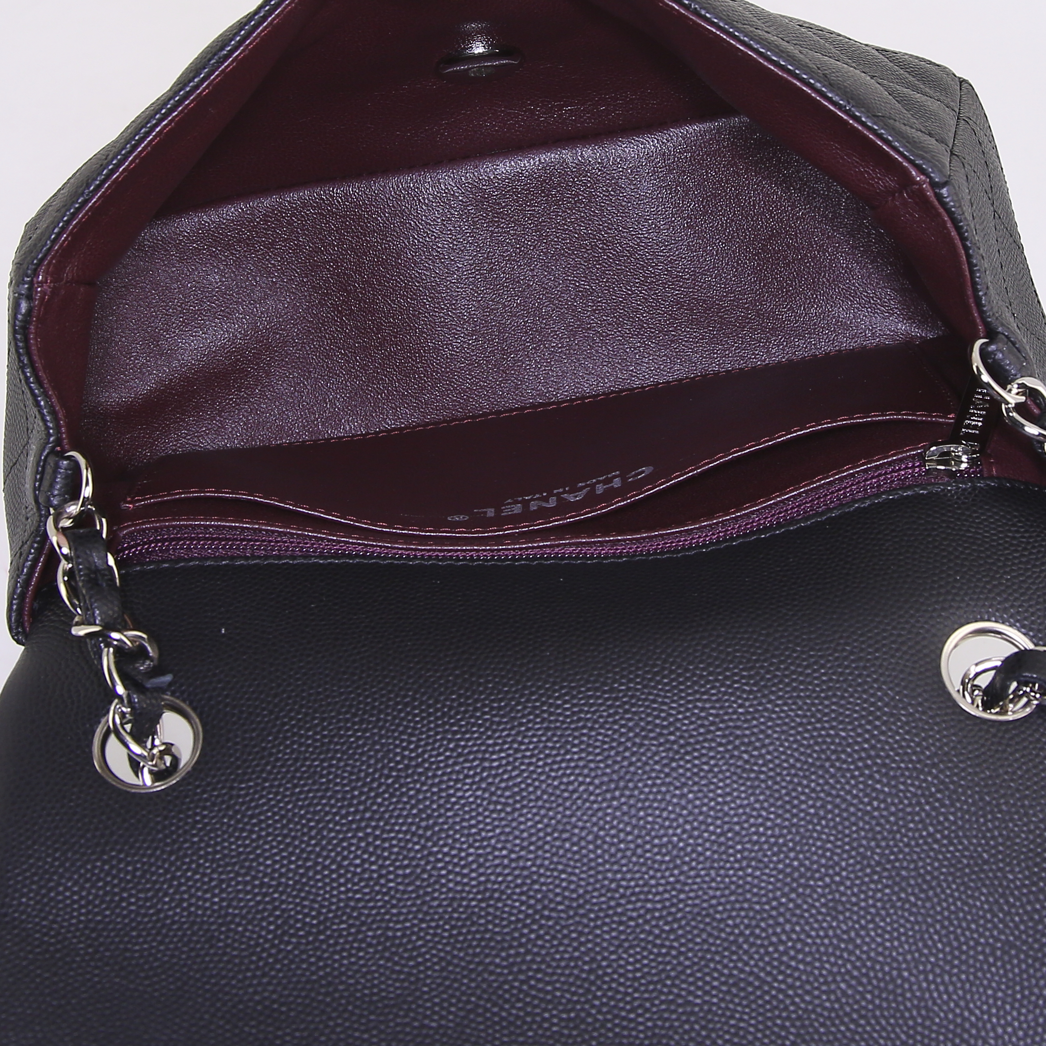 Chanel Timeless Mini shoulder bag in black quilted grained leather - Detail D2