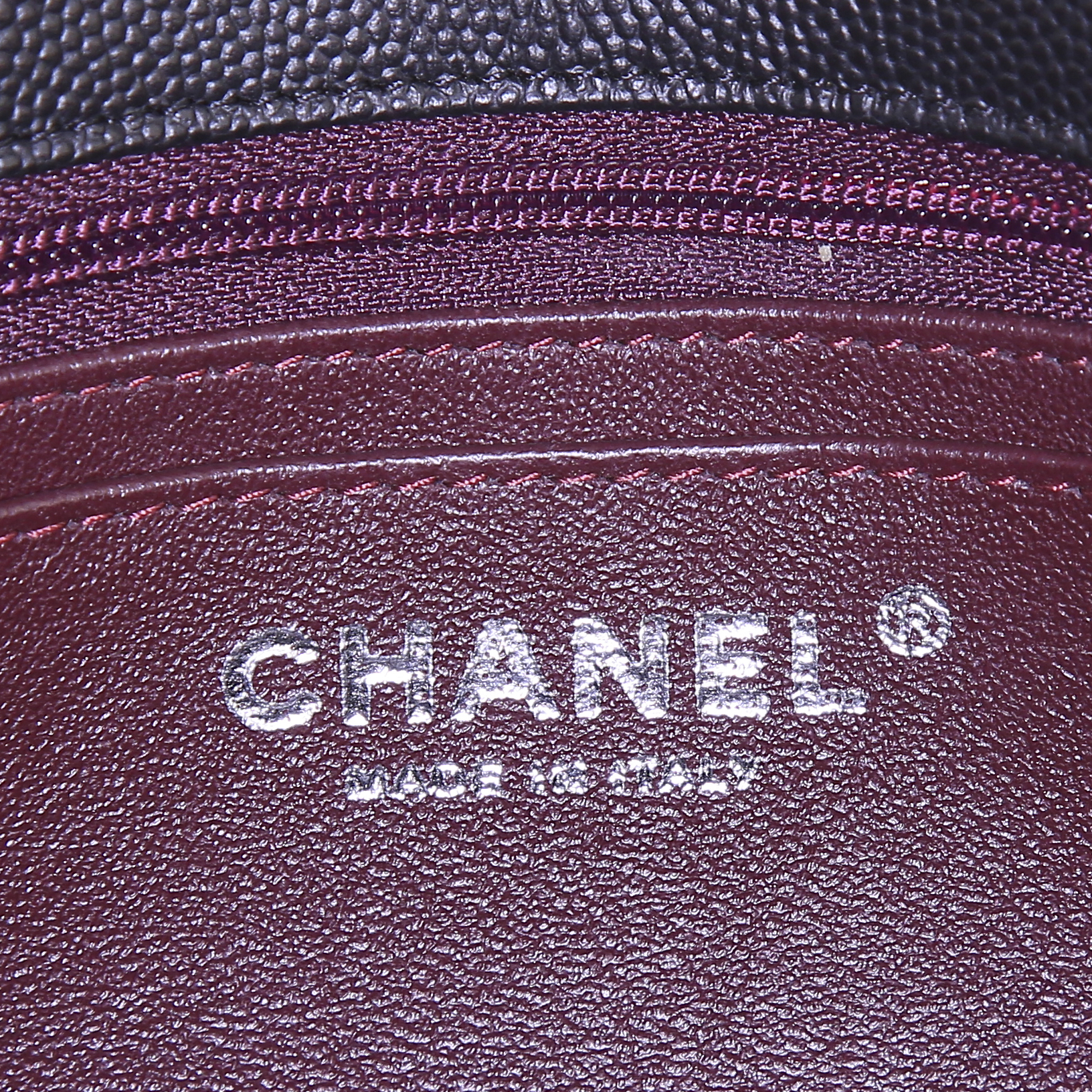 Chanel Mini Timeless shoulder bag in black quilted grained leather - Detail D3