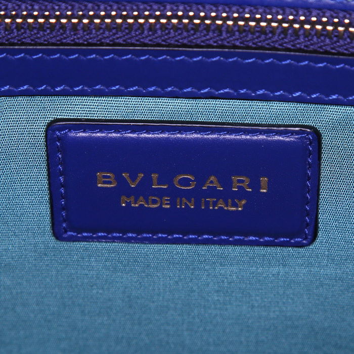 Bulgari Serpenti handbag in blue leather - Detail D4