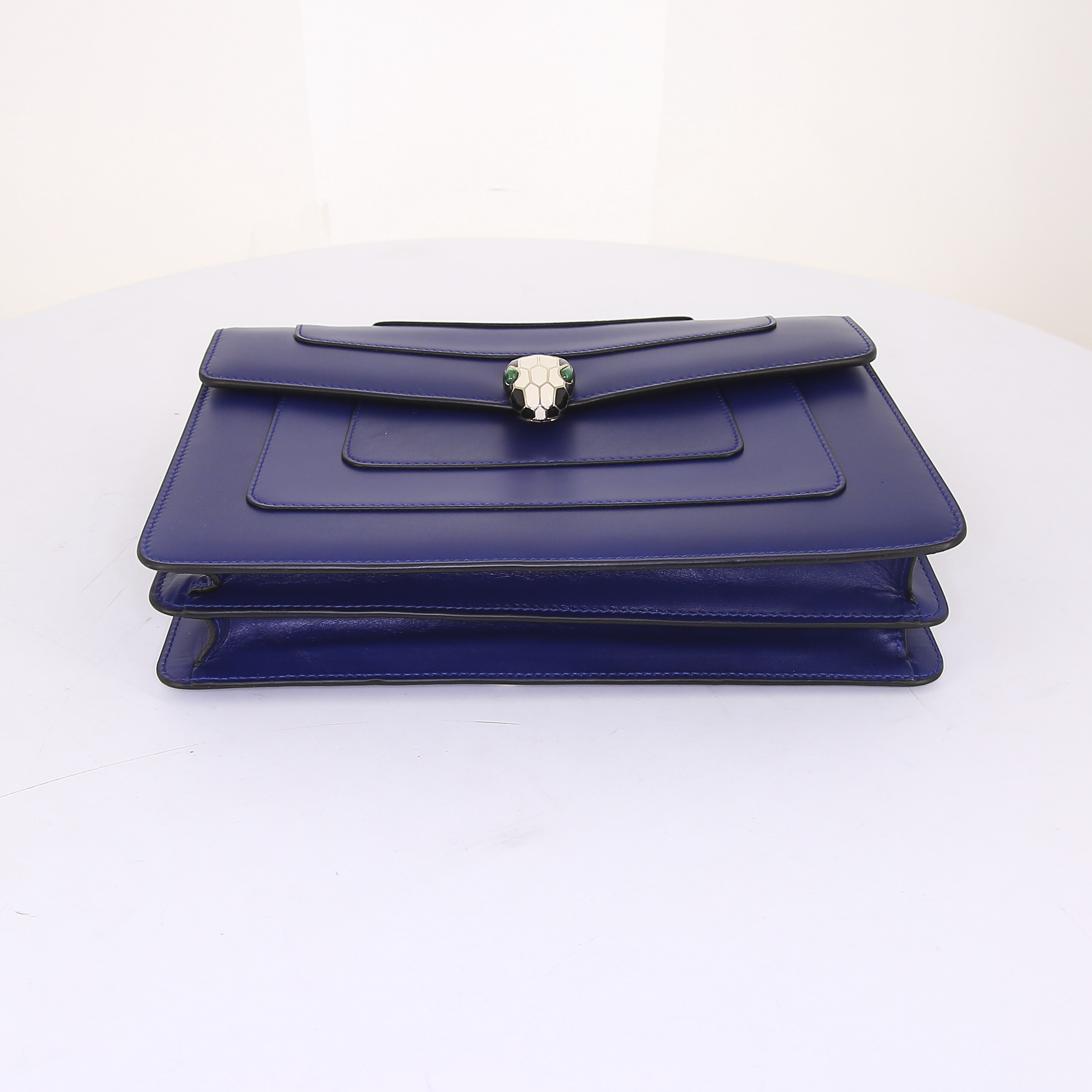 Sac à main Bulgari en cuir bleu - Detail D5