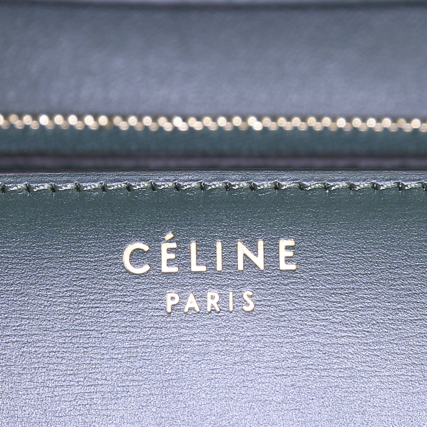 Bolso bandolera Celine Classic Box en cuero box verde - Detail D3
