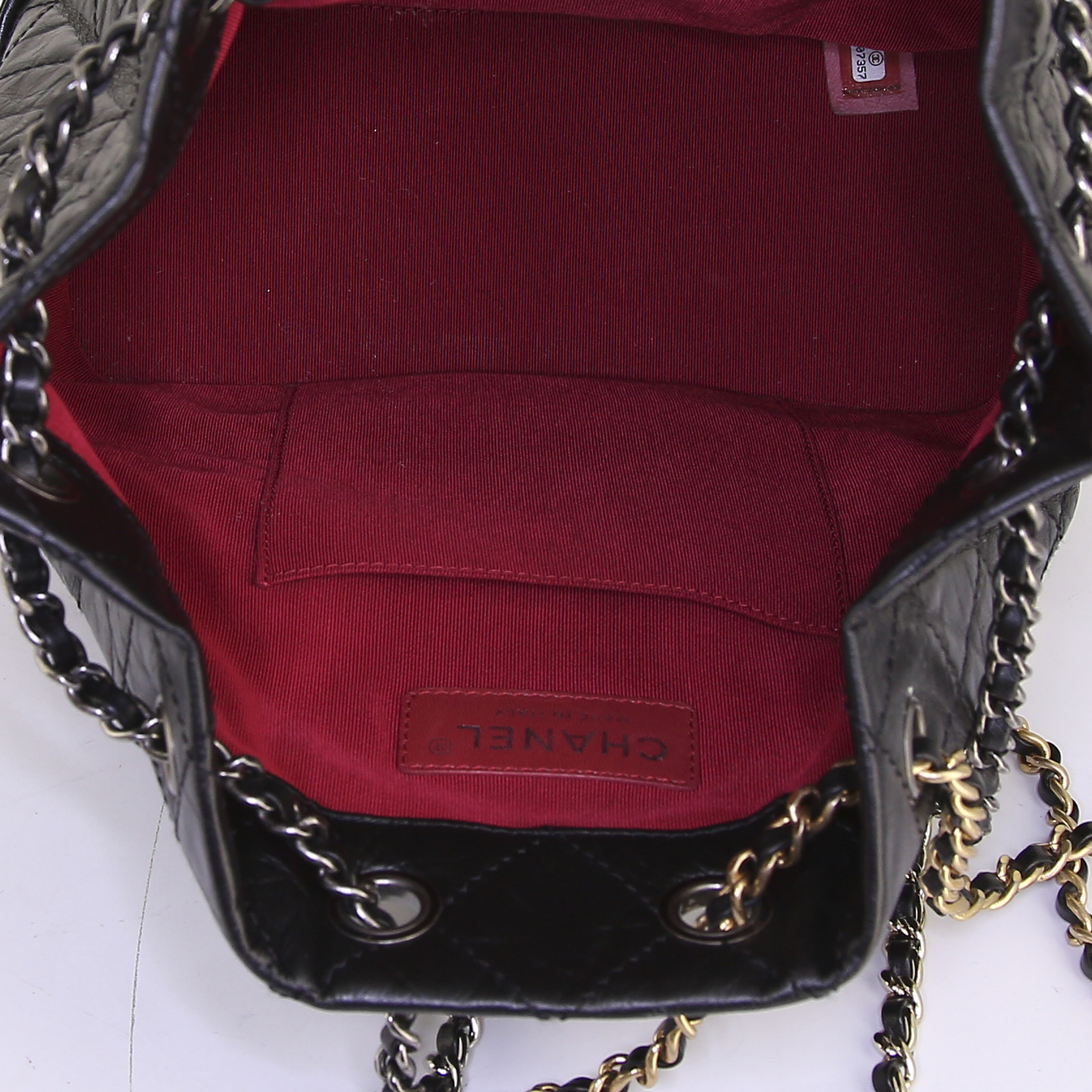 Chanel Gabrielle  backpack in black quilted leather - Detail D2