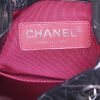 Mochila Chanel Gabrielle  en cuero acolchado negro - Detail D3 thumbnail