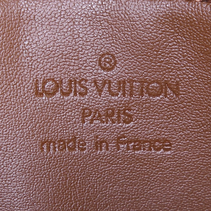 Pochette Louis Vuitton in pelle verniciata beige - Detail D3