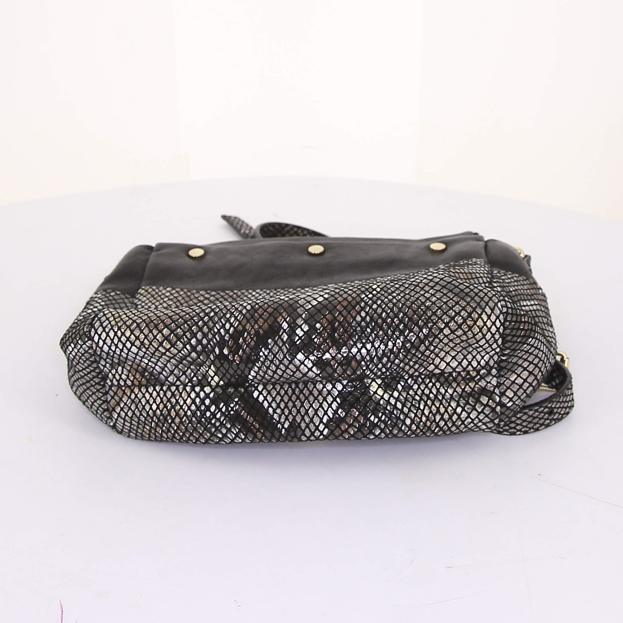 Bolso bandolera Lanvin en cuero negro y cuero marrón dorado - Detail D4