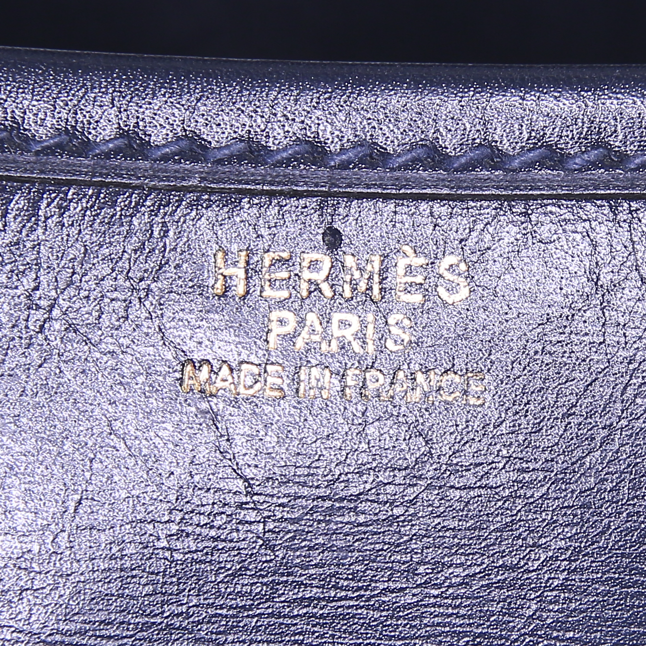Bolso bandolera Hermès Duffle en cuero box azul marino - Detail D3