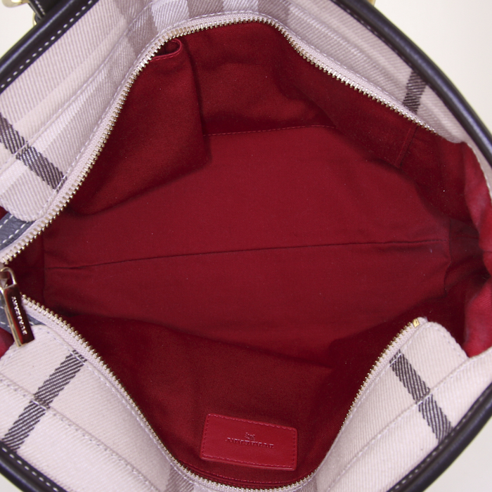 Sac à main Burberry en toile Haymarket beige et cuir marron - Detail D2