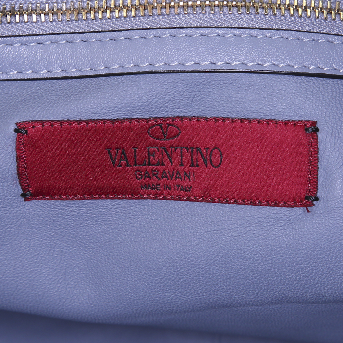 Bolso Cabás Valentino Garavani en cuero Bleu Pale - Detail D4
