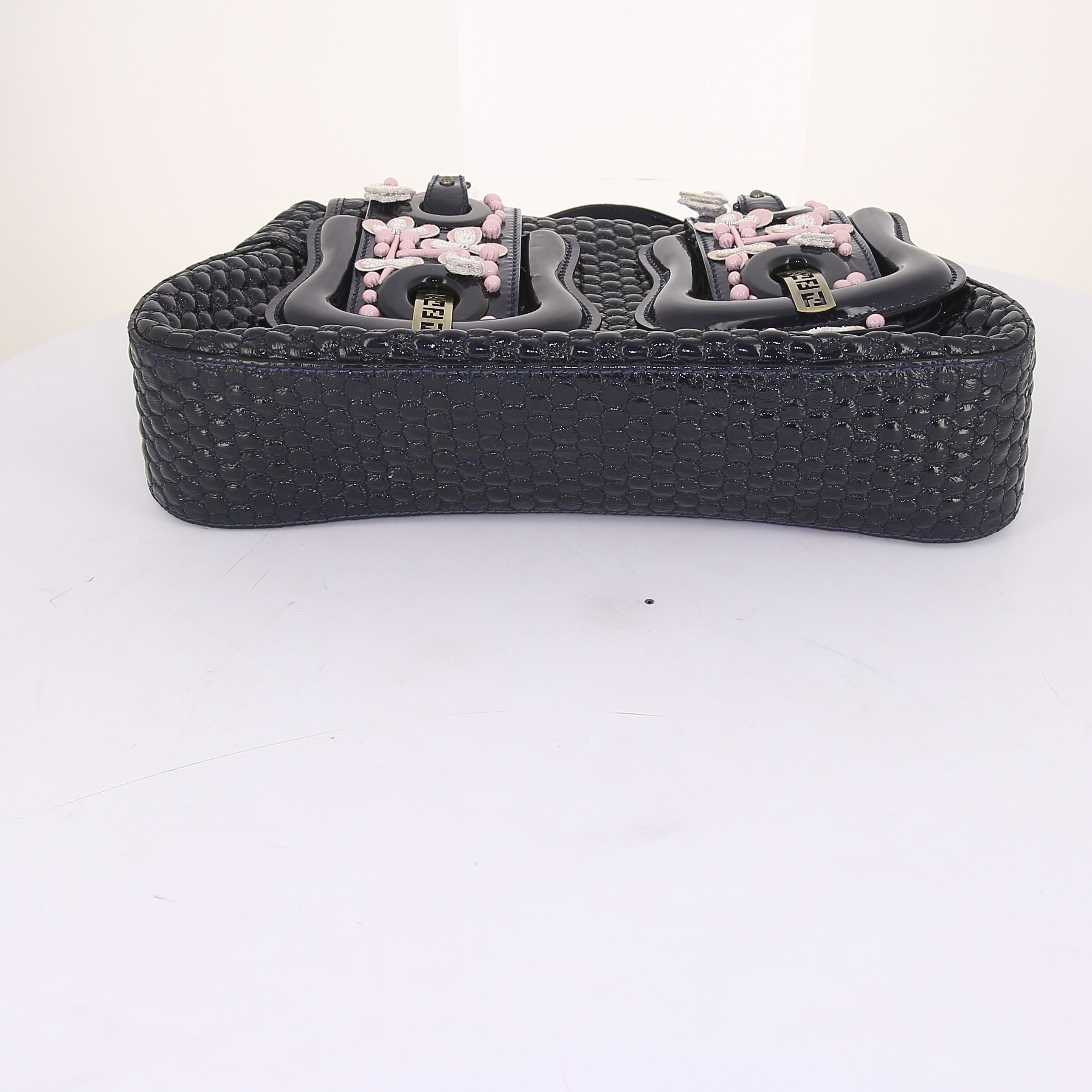 Borsa Fendi B.Bag in pelle verniciata e foderata blu marino e perle rosa - Detail D4