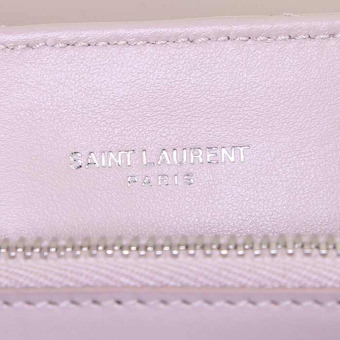 Sac à main Saint Laurent Loulou grand modèle en cuir rose-poudre - Detail D4
