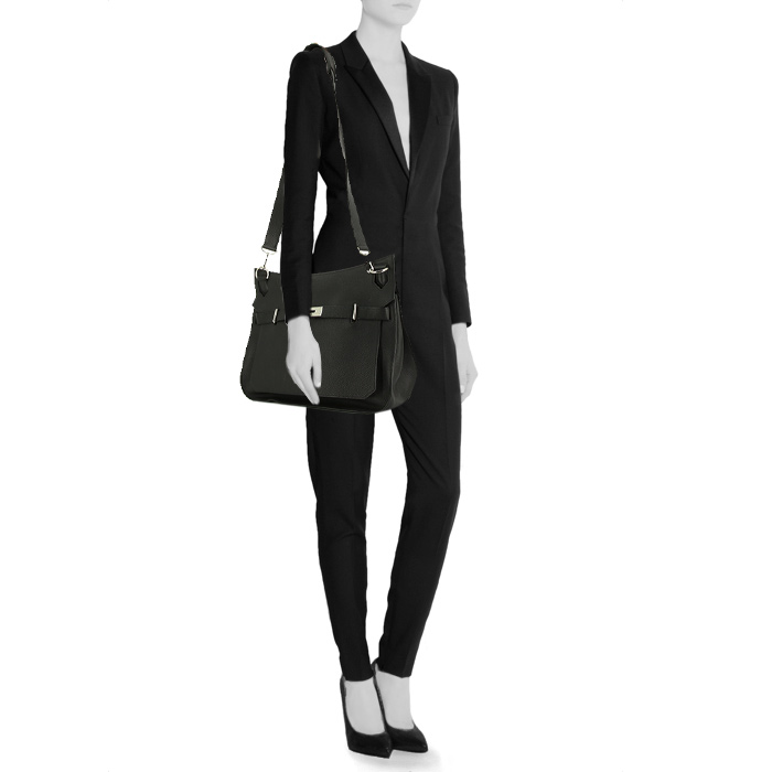 Hermes Jypsiere messenger bag in black togo leather - Detail D1