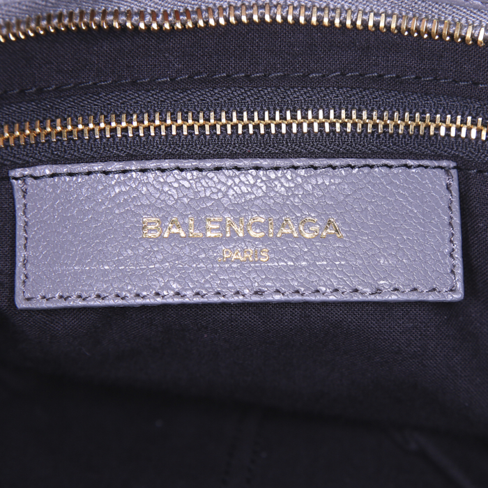 Sac à main Balenciaga Metallic Edge City en cuir gris - Detail D4