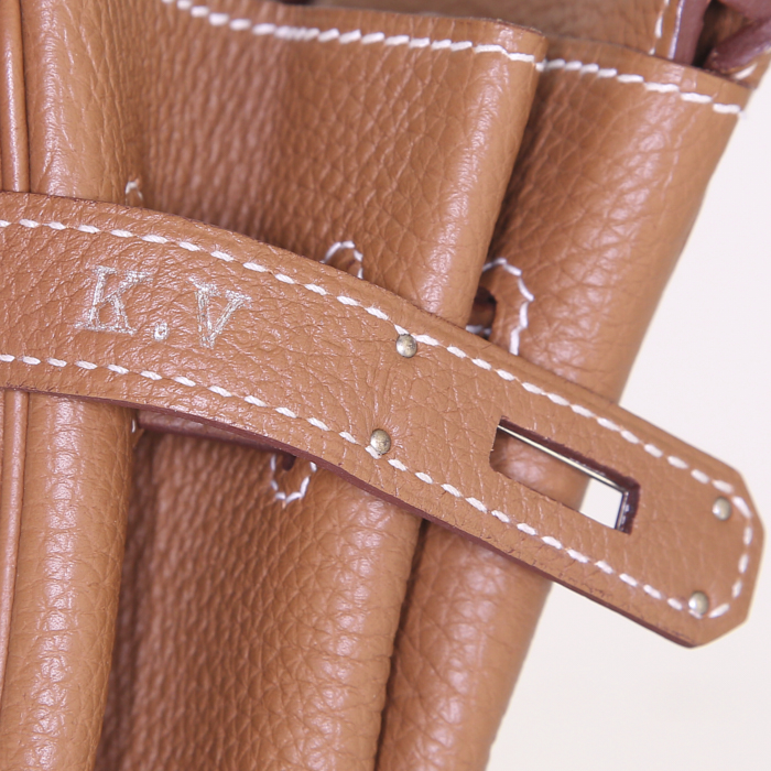 Bolso de mano Hermes Birkin 35 cm en cuero togo color oro - Detail D4