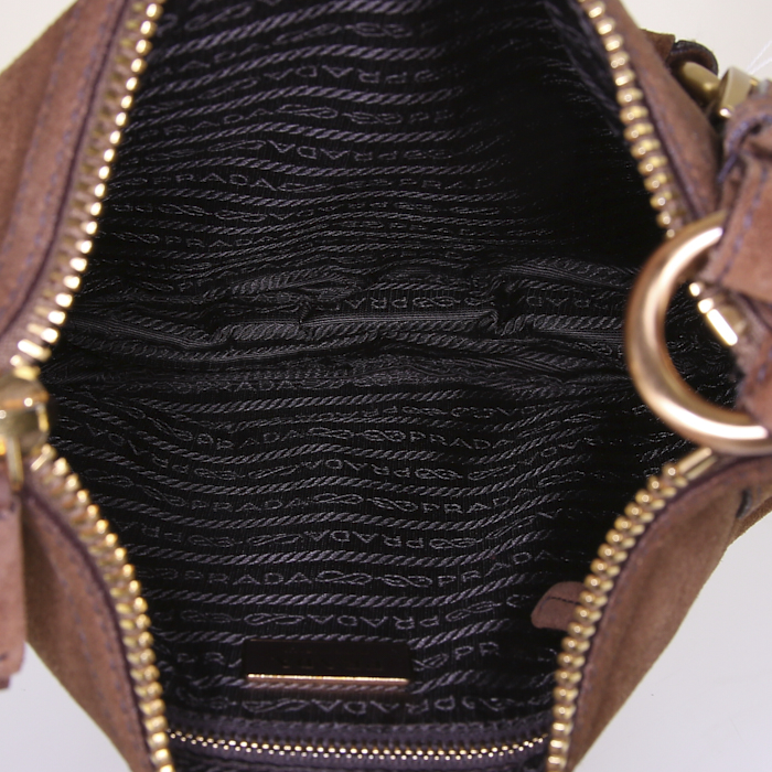 Bolso de mano Prada en ante marrón - Detail D2