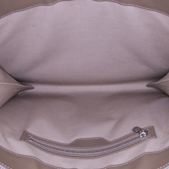 Louis Vuitton Saint Tropez bag worn on the shoulder or carried in the hand in grey-beige epi leather - Detail D2