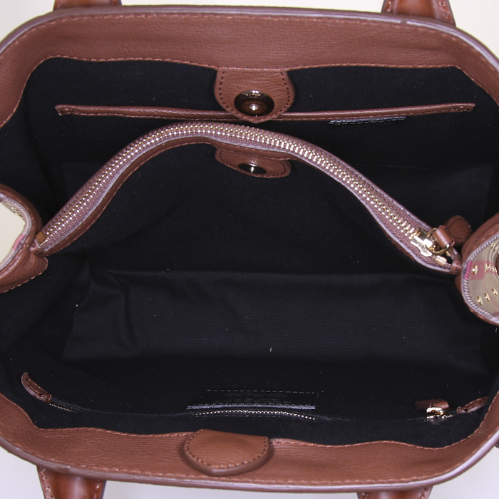 Borsa Burberry The Banner modello medio in pelle marrone con decoro di borchie e tela Haymarket - Detail D3