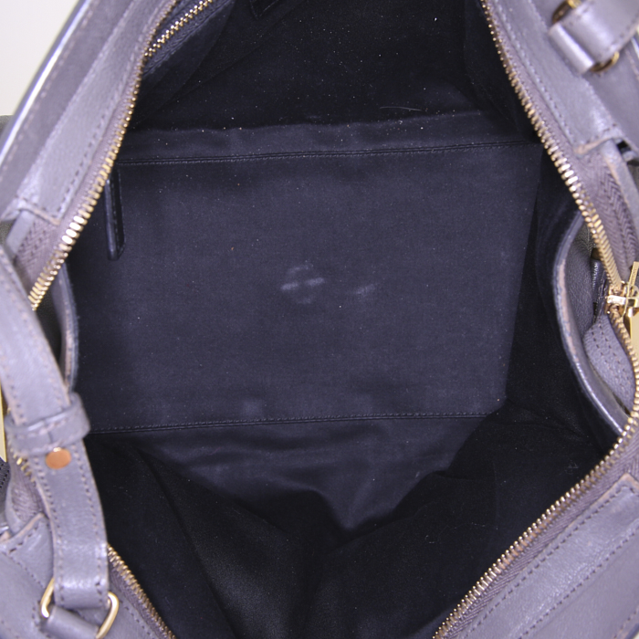 Bolso de mano Yves Saint Laurent Chyc en cuero gris - Detail D3