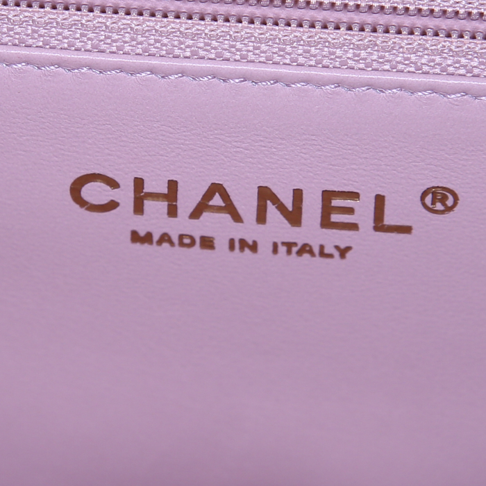 Sac à main Chanel Timeless jumbo en cuir matelassé noir - Detail D4