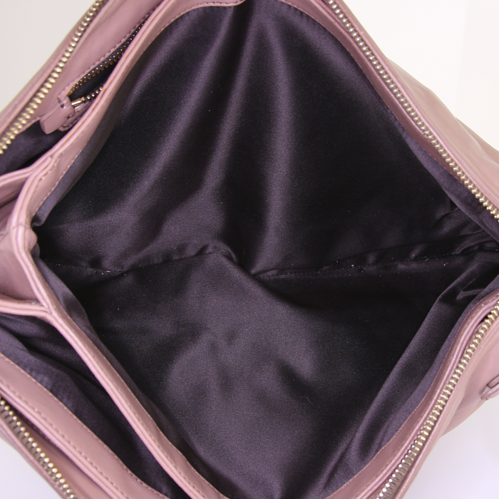 Bolsito de mano Miu Miu en cuero rosa - Detail D2