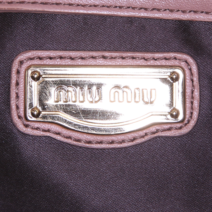 Bolsito de mano Miu Miu en cuero rosa - Detail D3