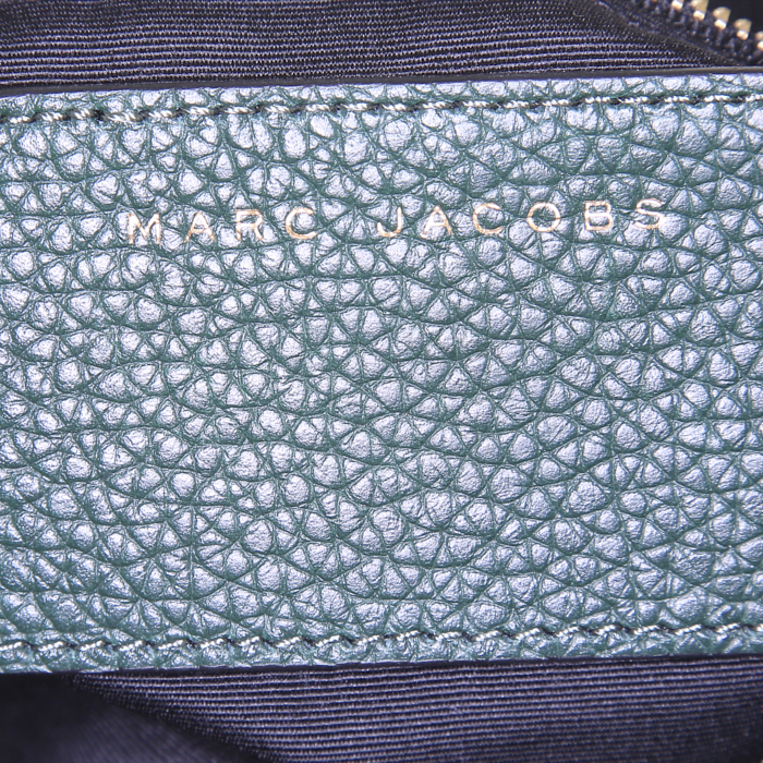 Marc Jacobs Recruit Nomad shoulder bag in green grained leather - Detail D3