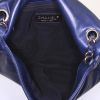 Sac porté épaule ou main Chanel Petit Shopping en cuir matelassé bleu - Detail D2 thumbnail