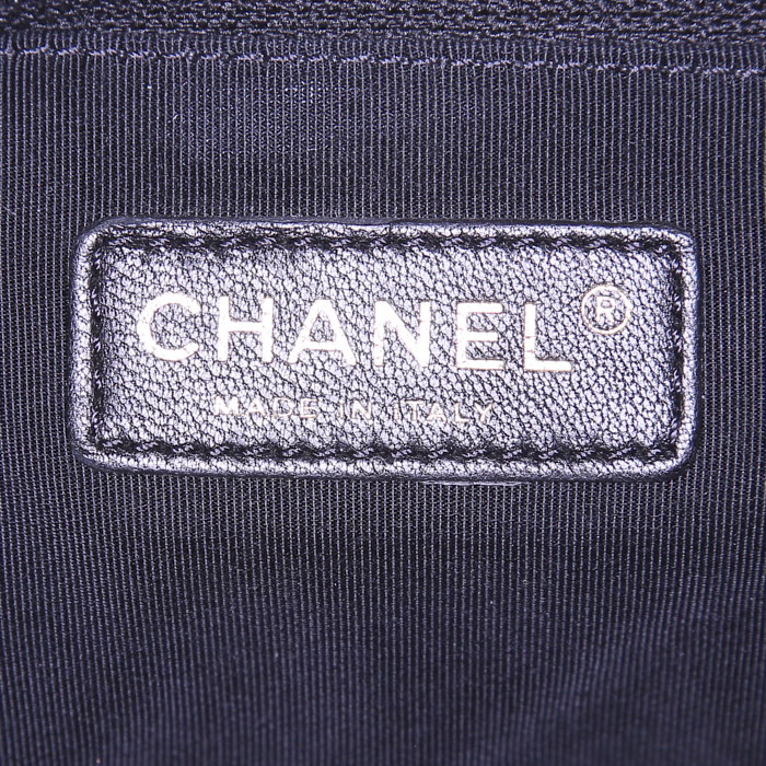 Sac porté épaule ou main Chanel Petit Shopping en cuir matelassé bleu - Detail D3